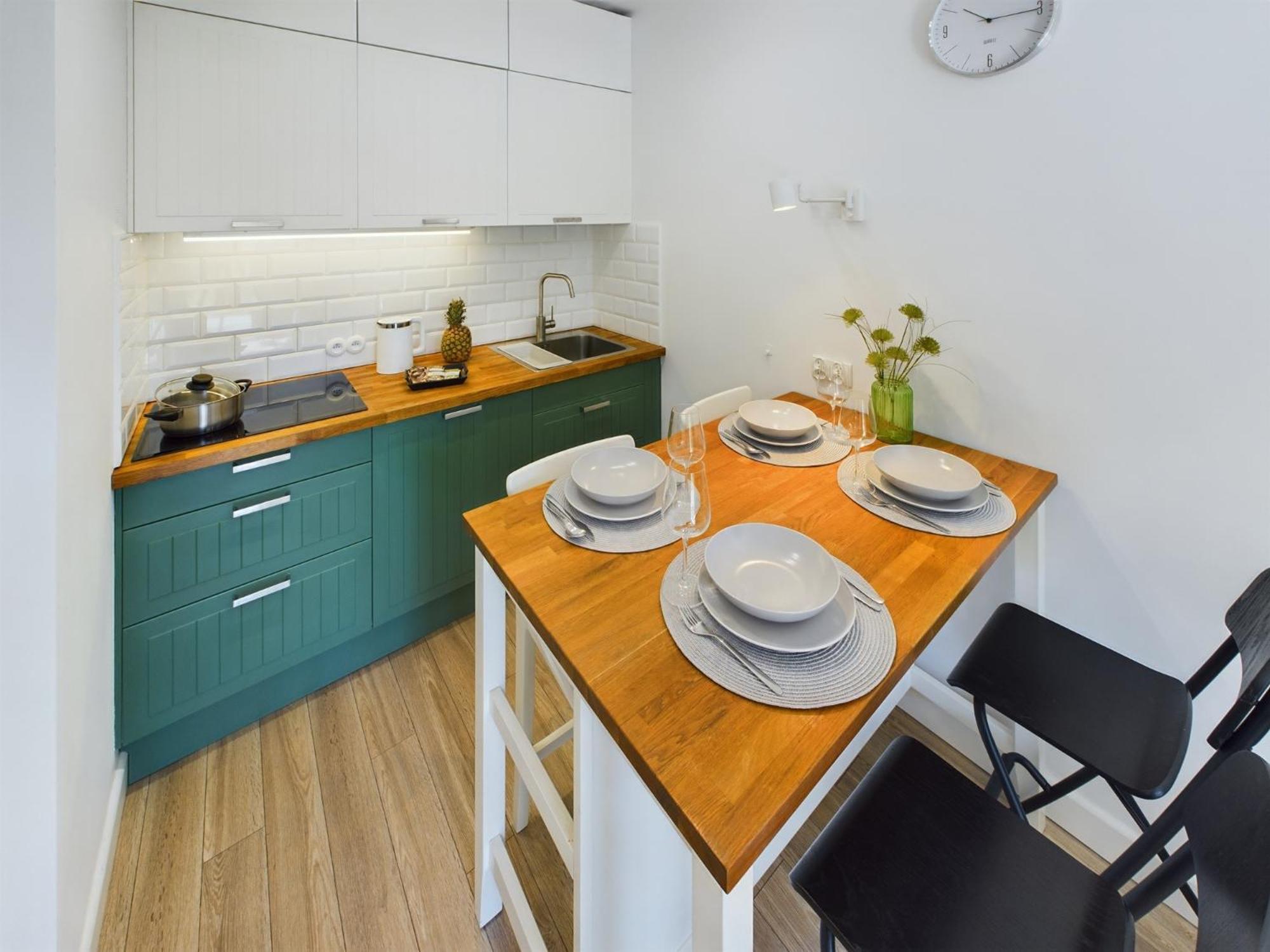 Malczewskiego Elegancki Parking & Balkon By Renters Huoneisto
